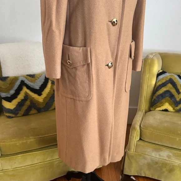 Elegant Tan Camel Hair Coat - Picture 5 of 13